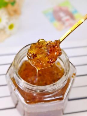 晾凉后加入蜂蜜搅拌均匀就好啦！放入冰箱冷藏保存。