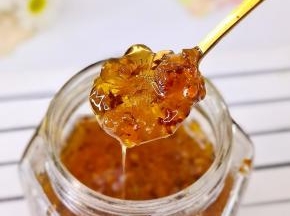 晾凉后加入蜂蜜搅拌均匀就好啦！放入冰箱冷藏保存。