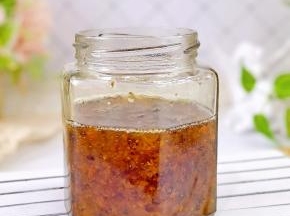 冰糖+开水再次烧开，中火煮10分钟，加入桂花煮3-4分钟关火。