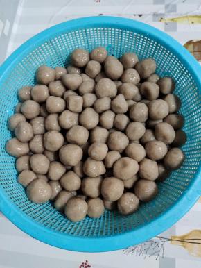 忙碌了一下午的劳动成果~芋头丸子！取一点做个汤！