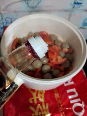 放入生抽翻炒均匀！