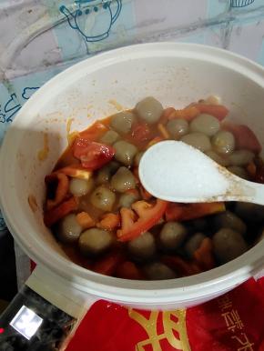 放入一勺盐调味！