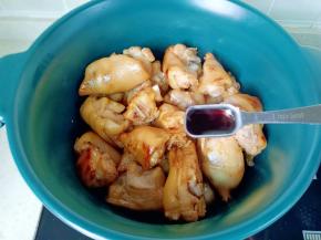 加老抽3勺，生抽3勺。