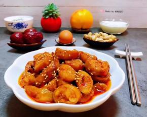 香辣肥肠也是宴客必备的拿手大菜哦