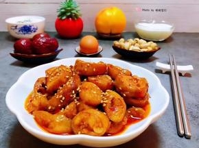 香辣肥肠也是宴客必备的拿手大菜哦