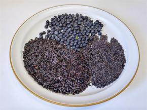 食材：黑米，黑芝麻，黑豆
