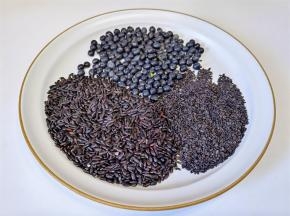 食材：黑米，黑芝麻，黑豆
