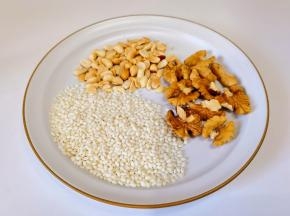 食材：花生，核桃，糯米。