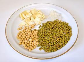 食材：绿豆，百合，黄豆。