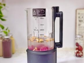 做好倒入玻璃瓶中。