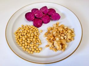 食材：紫薯，燕麦，黄豆。