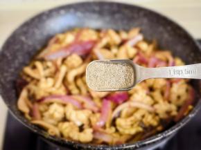 加适量的胡椒粉。