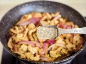 加适量的胡椒粉。