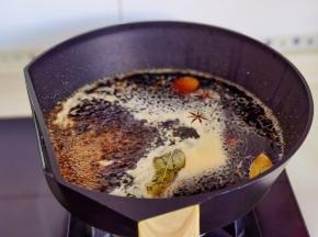 再次烧开关火，晾凉备用。