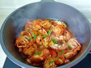 出锅前啥点葱段即可。