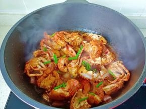 出锅前啥点葱段即可。