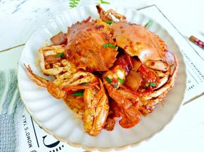 香辣开胃的炒石蟹就做好了。加了辣椒酱，所以不用放盐。