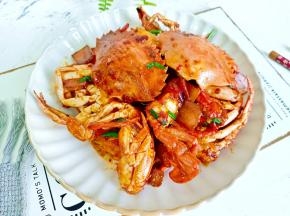 香辣开胃的炒石蟹就做好了。加了辣椒酱，所以不用放盐。