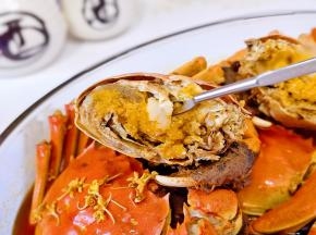 这块白色是蟹心，不能吃，比较寒，还有蟹鳃也不能吃。