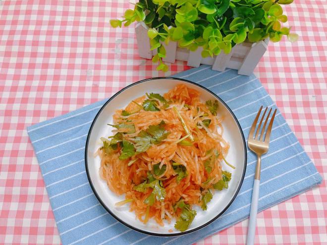 凉拌香菜萝卜丝