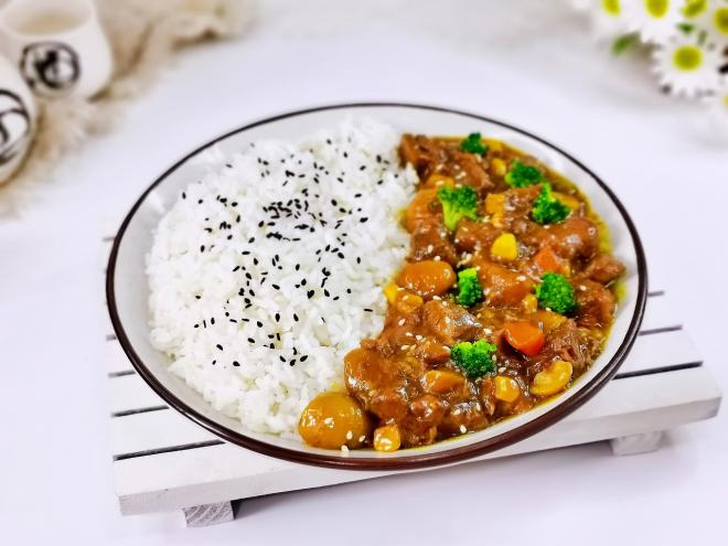 板栗咖喱牛肉饭