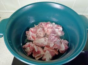 排骨冷水下锅