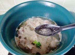 开大火焯水五分钟