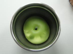 收圆后放入盆中盖保鲜膜，28度，湿度75%发酵至2倍大，手指蘸粉戳洞不立刻塌陷回弹。