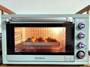 放入预热好的烤箱，165度烤21分钟。上色满意及时盖锡纸。