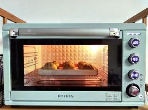 放入预热好的烤箱，165度烤21分钟。上色满意及时盖锡纸。