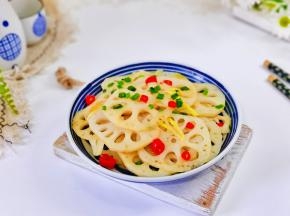 撒上葱花拌均匀即可。