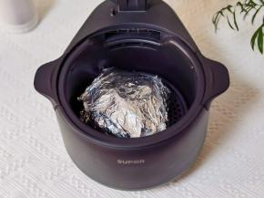 入空气炸锅的炸篮中。