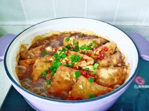 让每一块豆腐都吸满汤汁，撒上葱花即可出锅。