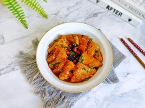 豆腐经过炖煮以后，特别下饭。