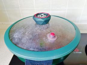 盖上盖子，大火煮开。