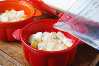 加入适量纯净水。