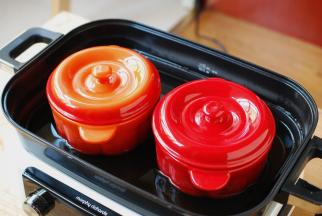 放入锅中，盖上盖子。