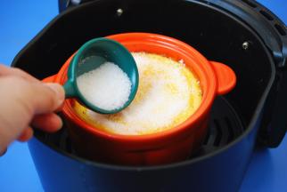 撒上10克白糖，继续烤10分钟。