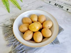 煮好的鸡蛋特别香，卤蛋浸泡过夜更加入味。