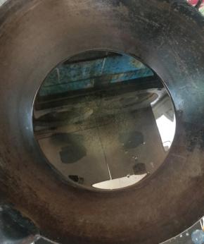 锅烧热，放适量油。等油温上来时，先用一个虾片试炸一下。虾片迅速膨胀，就可以了。注意火不要太大了！
