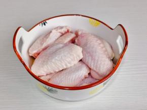 放入盆中。