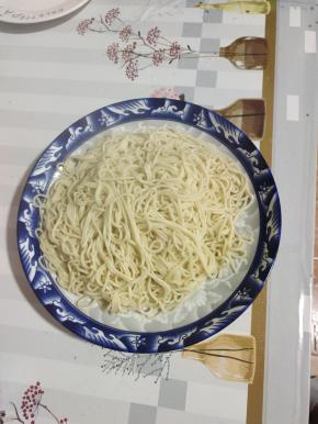 捞出，控干水分，放入碗中！