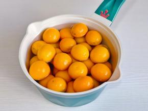 倒入锅中加入纯净水。