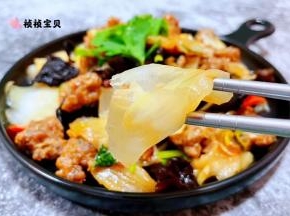 白菜梗入口脆嫩略带醋溜酸酸的口感特别爽口