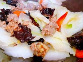 放入盐大火快速翻炒均匀