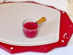 压好的石榴汁过滤一下。