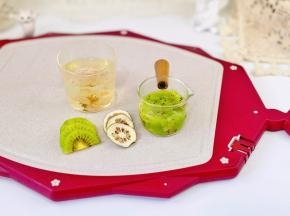 猕猴桃青柠玫瑰茶：猕猴桃，猕猴桃泥，青柠片。玫瑰花。