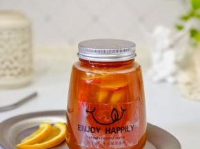 果香浓郁的水果茶。