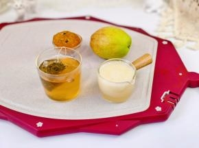 蜜梨金桔酱乌龙茶：蜜梨，梨汁，金桔酱，乌龙茶开水冲泡。