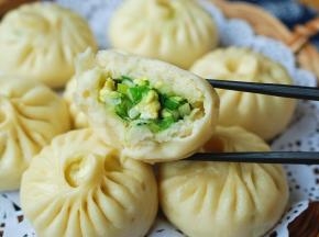 火候也刚刚好，包子松软白嫩，白菜馅儿鲜美多汁，非常好吃。
